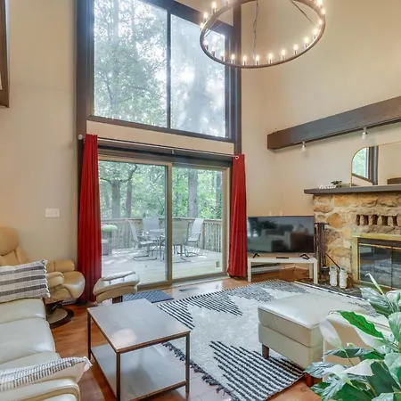 Spacious Massanutten Retreat With Hot Tub And Games